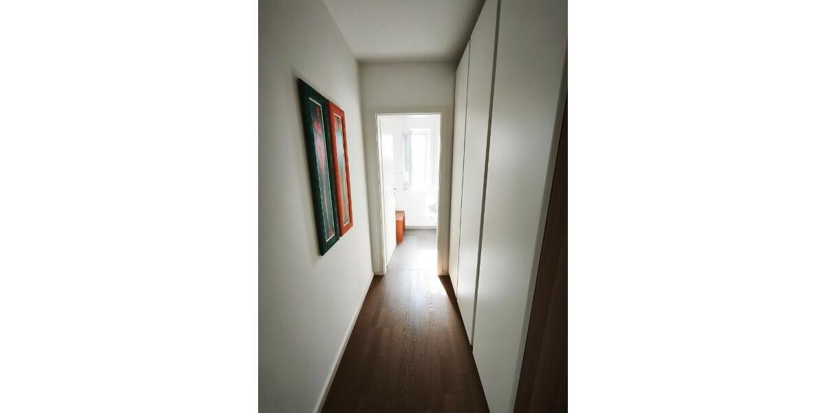 Garderobe (mit Einbauschrank) Bild 1