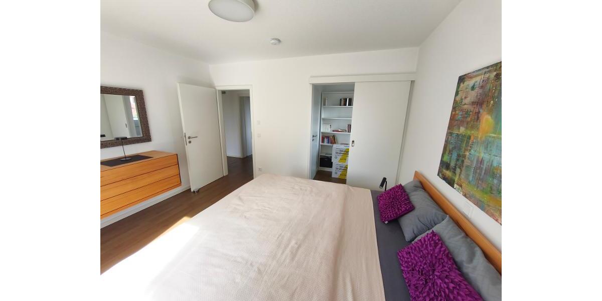 Schlafzimmer mit Zugang zum Garten und Terrasse Bild 3