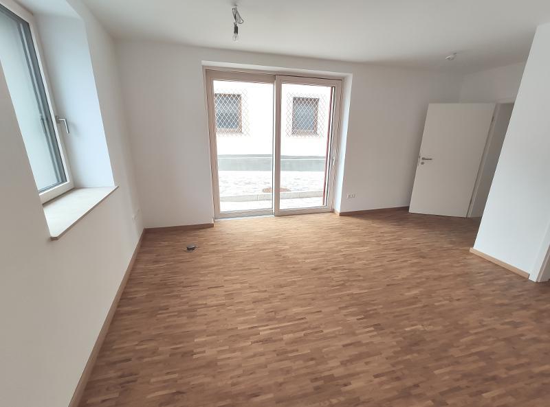 EG: Arbeitszimmer / Büro mit Garderobe und Gäste-WC Bild 4
