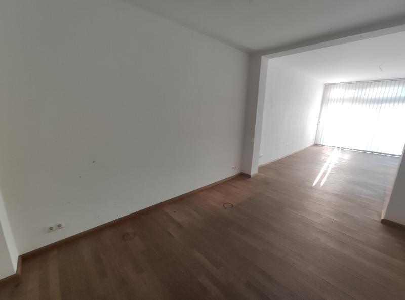 Fitnessraum mit Sportfläche Bild 1
